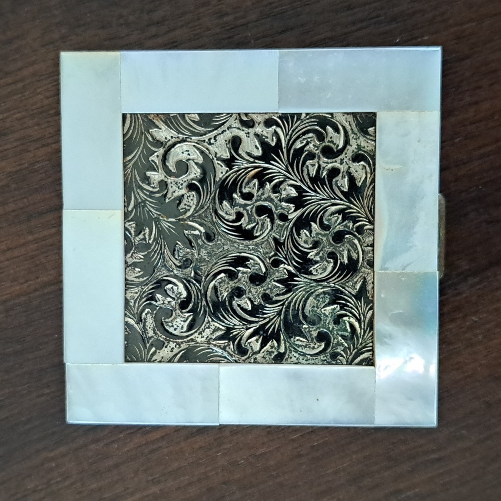 Vintage Powder Compact Golden Mother Pearl, Square Collector Piece Grandma core